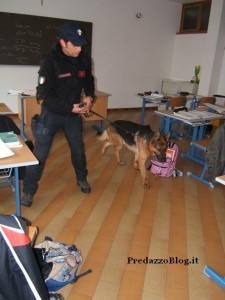 controllo carabinieri scuole Predazzo blog1 225x300 Blitz antidroga nelle scuole superiori di Predazzo e Cavalese