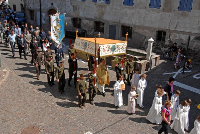 Corpus Domini Predazzo 6 giugno 2010- la processione - Photo Elvis GP per Predazzoblog