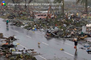 emergenza uragano Haiyan Filippine ph big picture17 300x199 emergenza uragano Haiyan Filippine ph big picture17