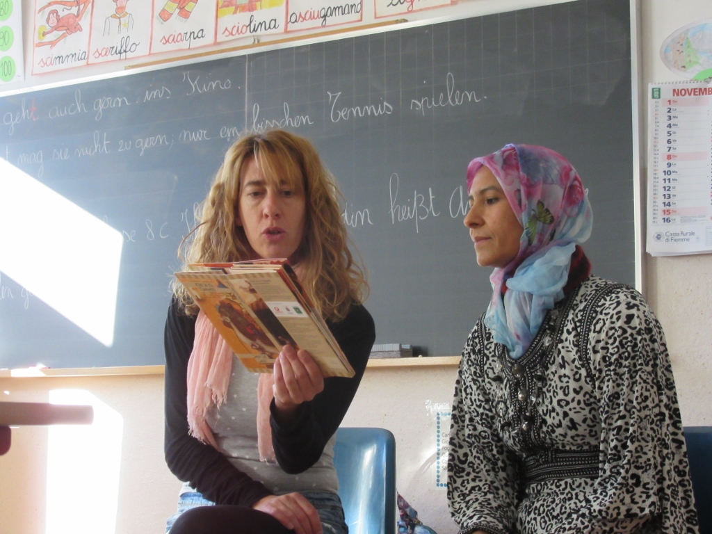 Monica e Fatima a scuola 1024x768 A come Accoglienza, successo per le iniziative multiculturali