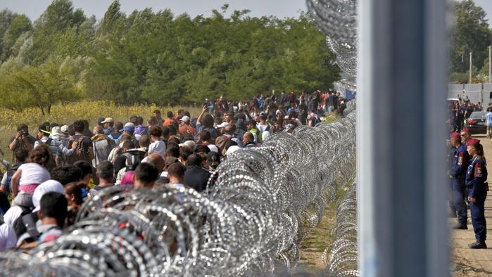 frontiere profughi LAustria chiude le frontiere meridionali, addio Schengen