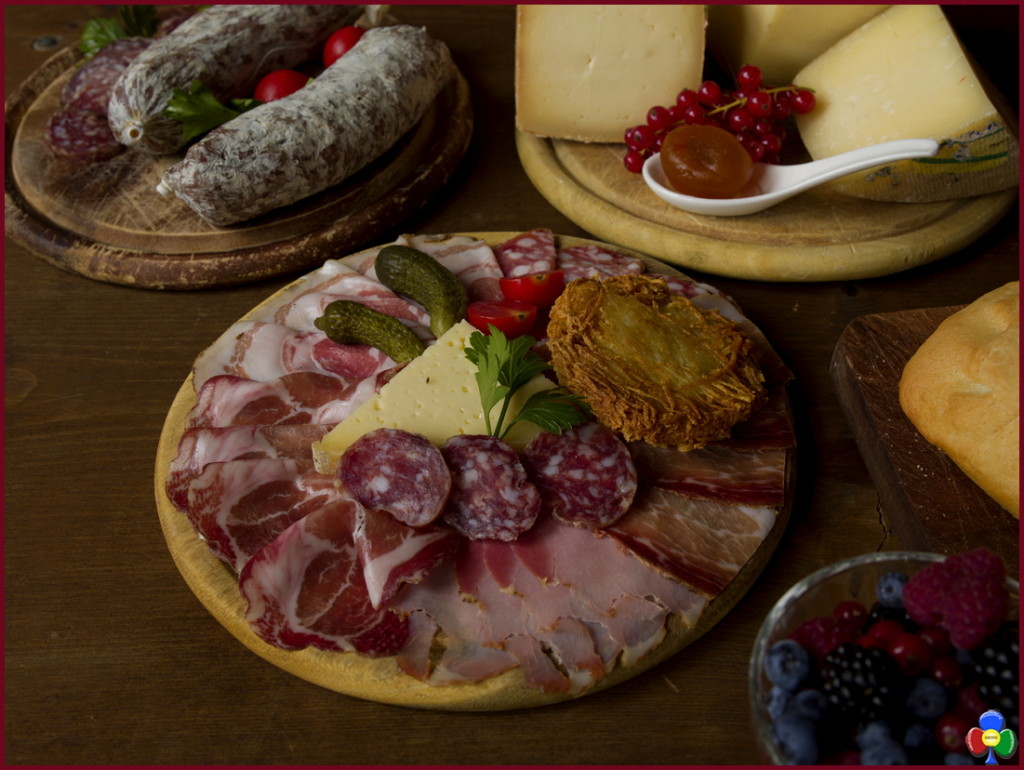formaggio e lucaniche 1024x770 Desmontegada 2016 e Festival del Gusto a Predazzo