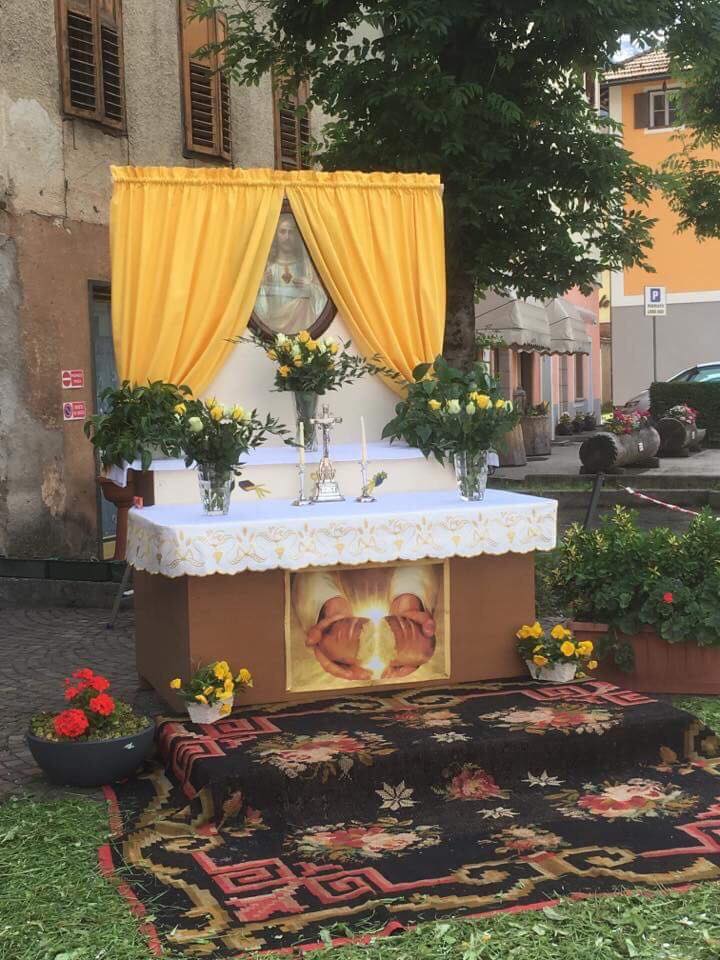 altare pedepardac corpus domini 2018 by Luisa Monsorno Avvisi Parrocchie 3/10 giugno   Foto Corpus Domini