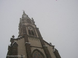 campanile predazzo con nevicata by predazzo blog 300x224 Predazzo, avvisi della Parrocchia dal 12 al 19 febbraio