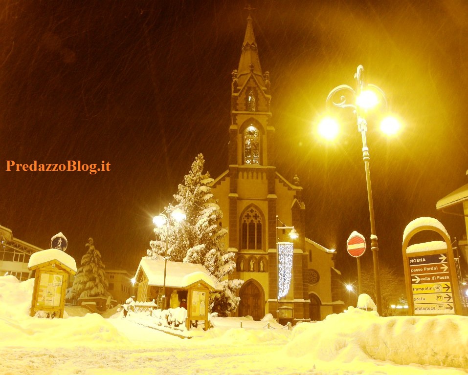 predazzo chiesa parrocchiale sotto la neve ph mauro morandini predazzo blog pb La neve, il tronco sulla strada e.. i Vigili del Fuoco