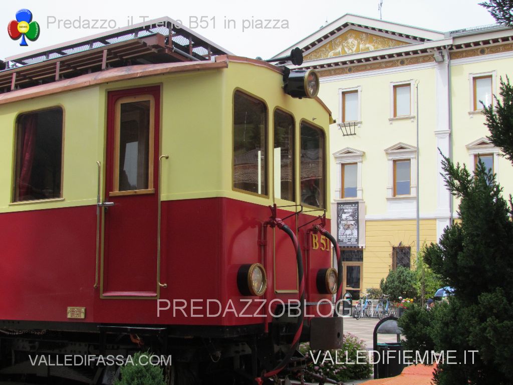 treno in piazza a predazzo b51 transdolomites treno fiemme predazzo blog13 Ferrovia e Mondiali della Val di Fiemme 2025 o 2027