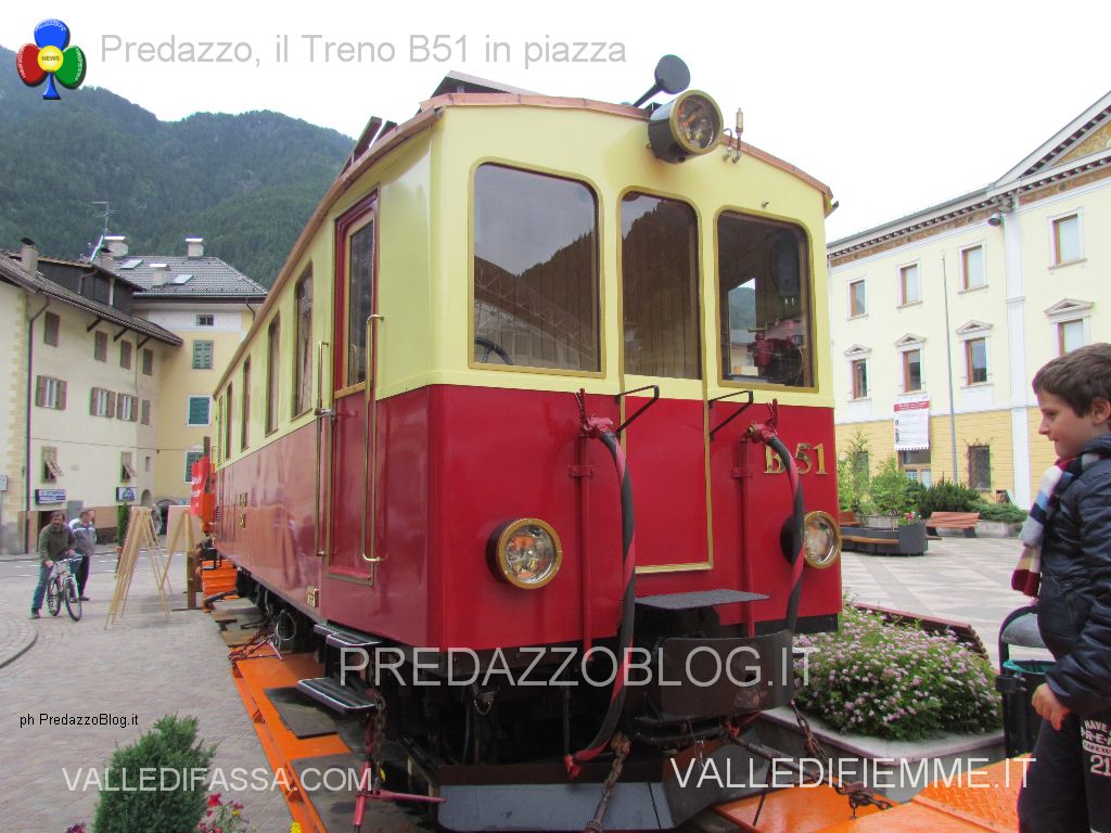 treno in piazza a predazzo b51 transdolomites, treno fiemme, predazzo blog22