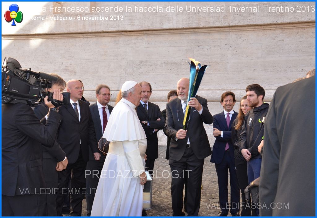 papa francesco fiaccola universiadi 2013 genziana delle alpi predazzoblog3 Papa Francesco ha acceso oggi la fiaccola delle Universiadi del Trentino