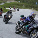 motoclclisti dolomiti 150x150 Niente neve, ma si scia benissimo sulle Dolomiti 
