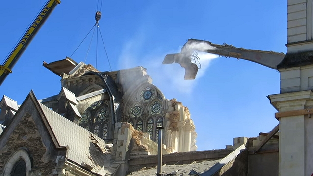 distruzione chiese francia Nel silenzio, la Francia distrugge le sue chiese   Video