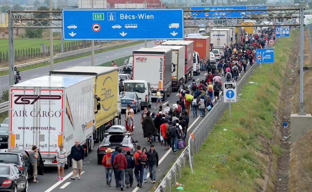 profughi austria 1024x632 LAustria chiude le frontiere meridionali, addio Schengen