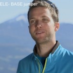 uli emanuele jumping6 150x150 Tragedia in Val di Fassa, Pordoi: Il noto jumper americano Shane McConkey vola con gli sci e si schianta. “Video”