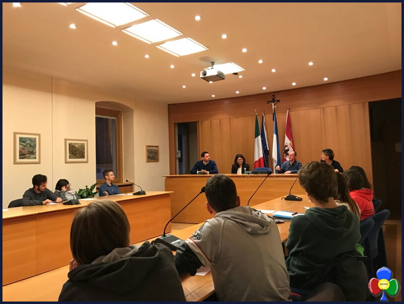 progetto polis predazzo 2 I partecipanti al progetto “Polis 2017” in visita al municipio di Predazzo 