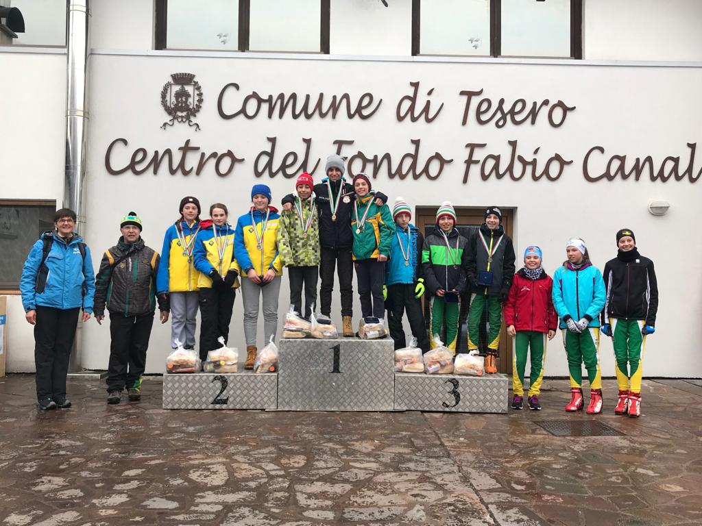 podio ci team u14 salto SALTO e COMBINATA Il team u14 Trentino vince il tricolore 