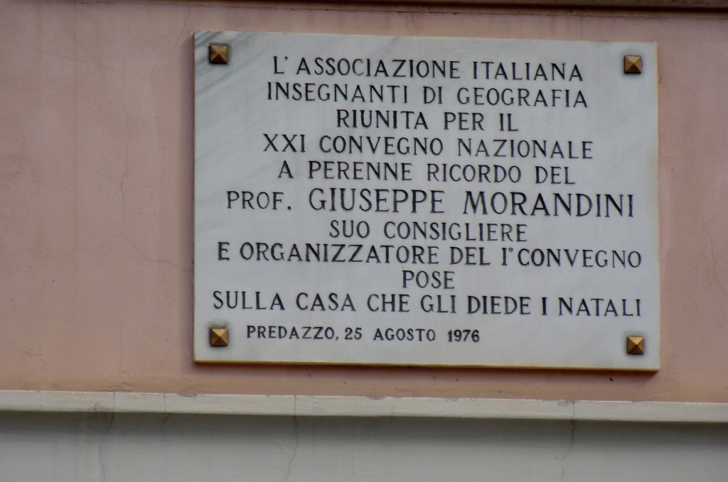 targa giuseppe morandini predazzo geografo 1024x679 LUniversità di Padova ricorda due illustri Predazzani