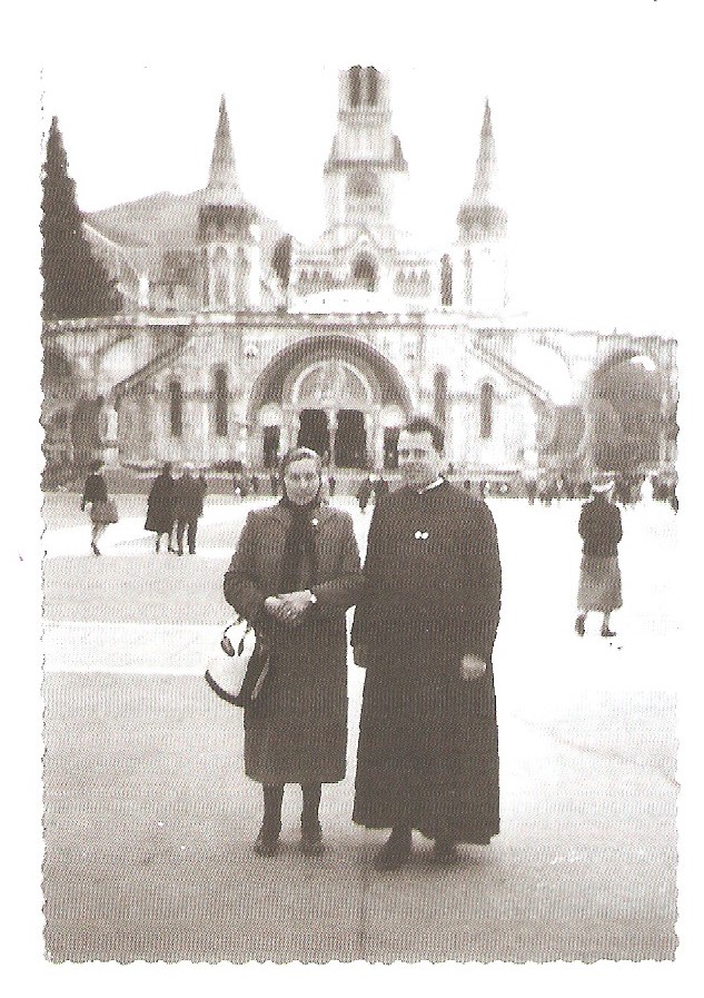 6 A Lourdes con la mamma A ricordo di don Pietro Dellantonio (don Pierino) 